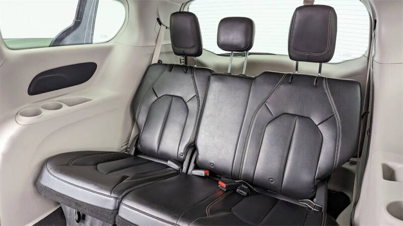 2020 Chrysler Voyager LXi