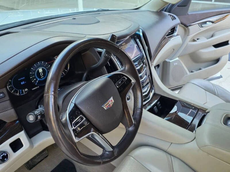 2017 Cadillac Escalade Luxury