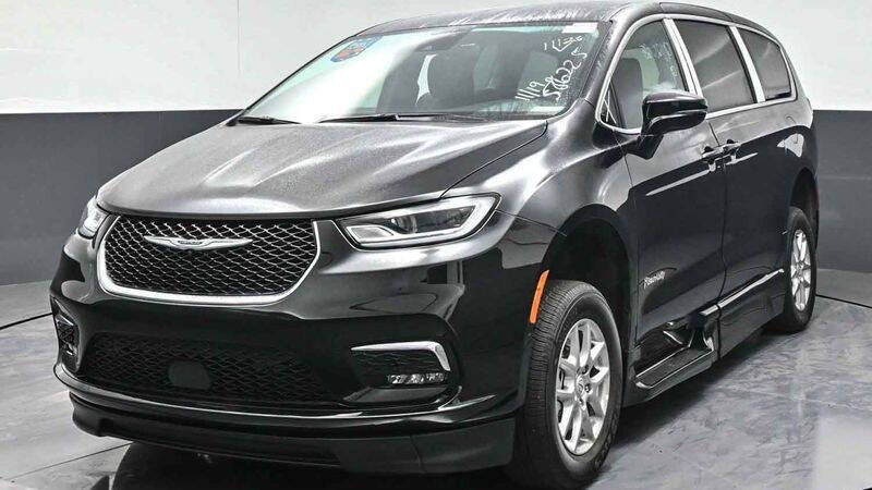 2025 Chrysler Pacifica Select