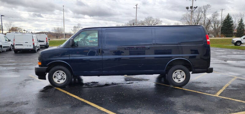 2017 Chevrolet Express Cargo Work Van photo 4