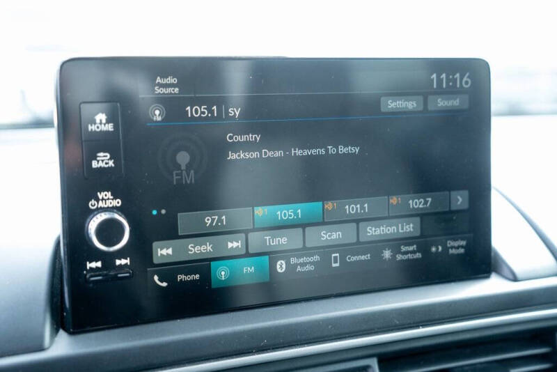 2023 Honda Pilot EX-L w/Rear Captain's Chairs