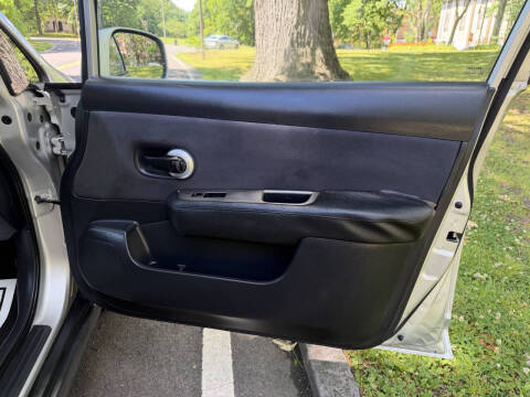 2009 Nissan Versa 1.8 S