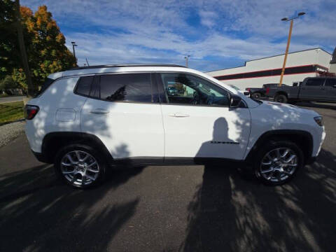 2022 Jeep Compass Latitude Lux
