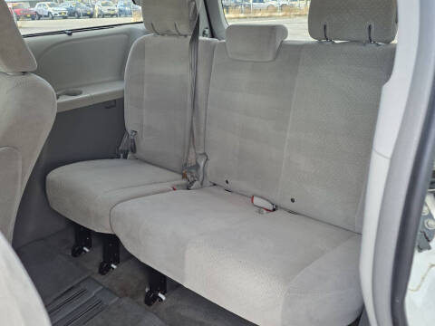 2012 Toyota Sienna LE 8-Passenger