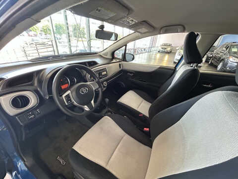 2012 Toyota Yaris 5-Door LE
