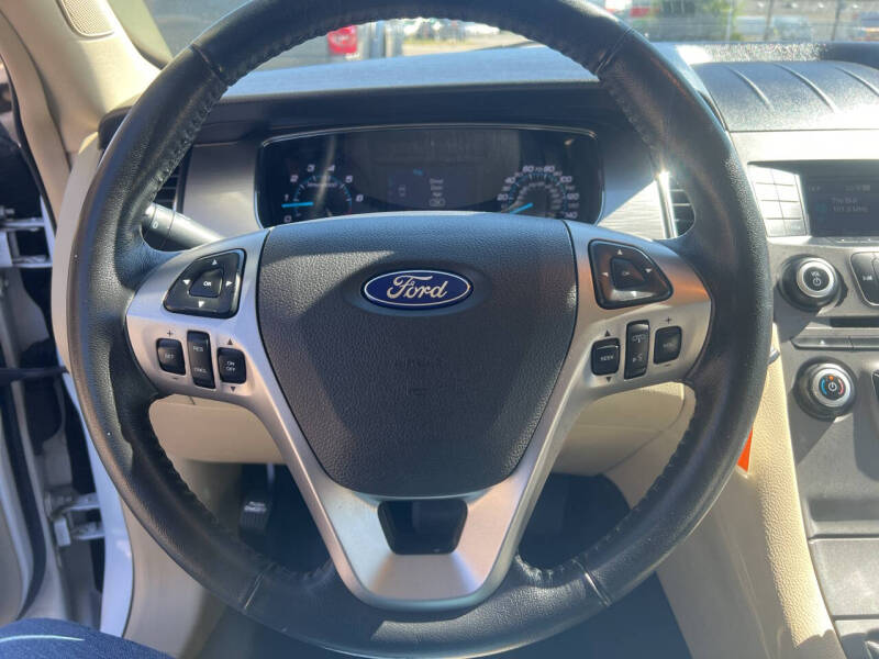 2017 Ford Taurus SEL