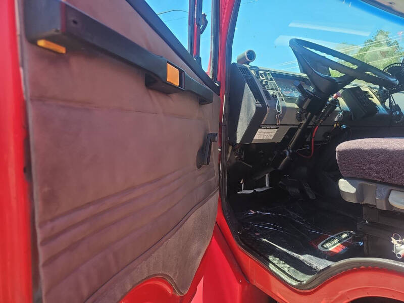 2003 Freightliner FL70