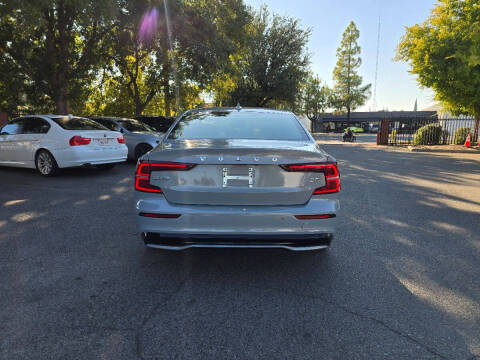 2024 Volvo S60 B5 Core Dark Theme