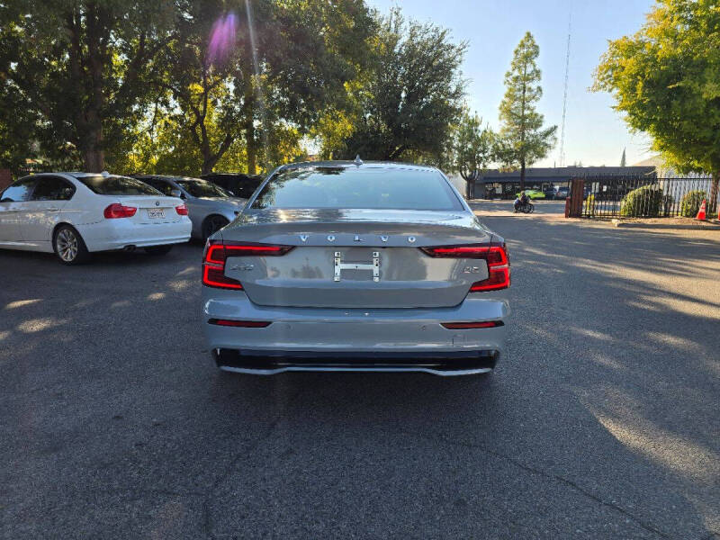 2024 Volvo S60 B5 Core Dark Theme