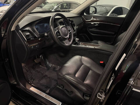 2016 Volvo XC90 T6 Momentum