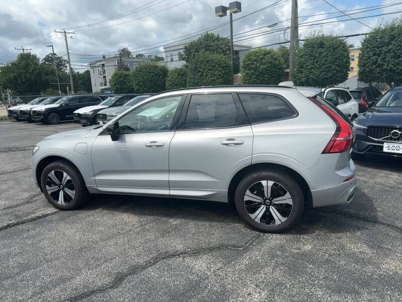 2025 Volvo XC60 T8 Plus Dark Theme