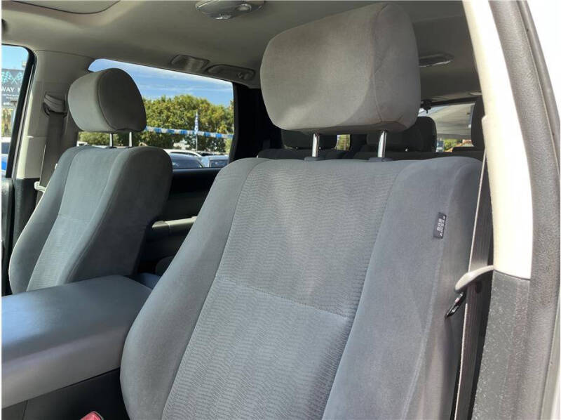 2016 Toyota Sequoia SR5