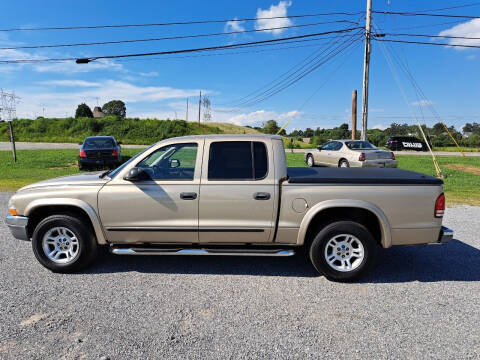 2004 Dodge Dakota for sale at CAR-MART AUTO SALES in Maryville TN