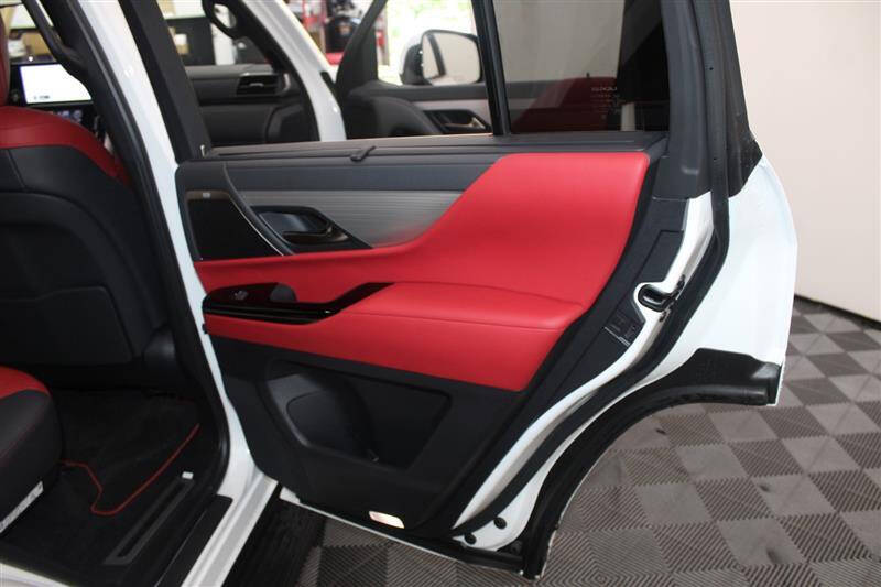 2025 Lexus LX 700h F SPORT Handling