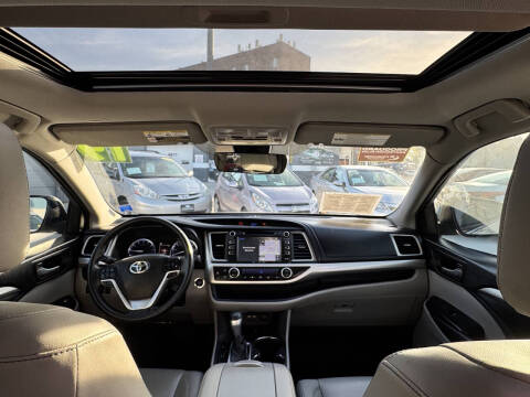 2019 Toyota Highlander SE