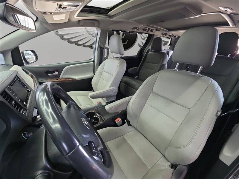 2020 Toyota Sienna Limited Premium 7-Passenger