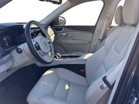 2024 Volvo XC90 Recharge T8 Core Bright Theme