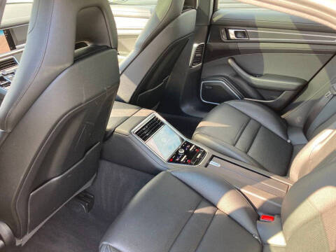 2023 Porsche Panamera 4 Platinum Edition