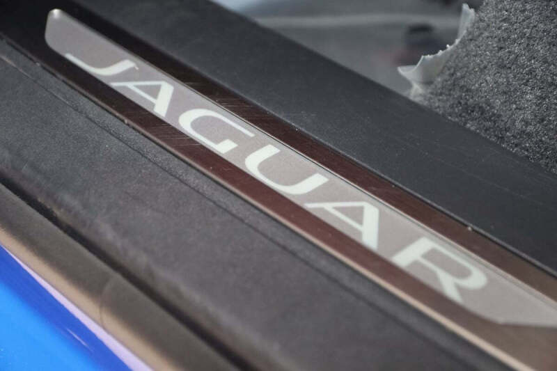 2024 Jaguar F-PACE SVR