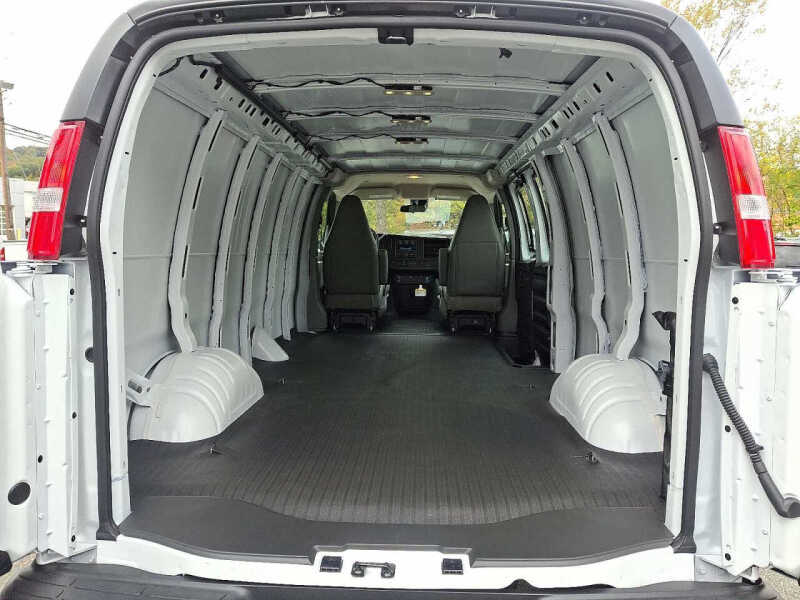 2025 Chevrolet Express 2500