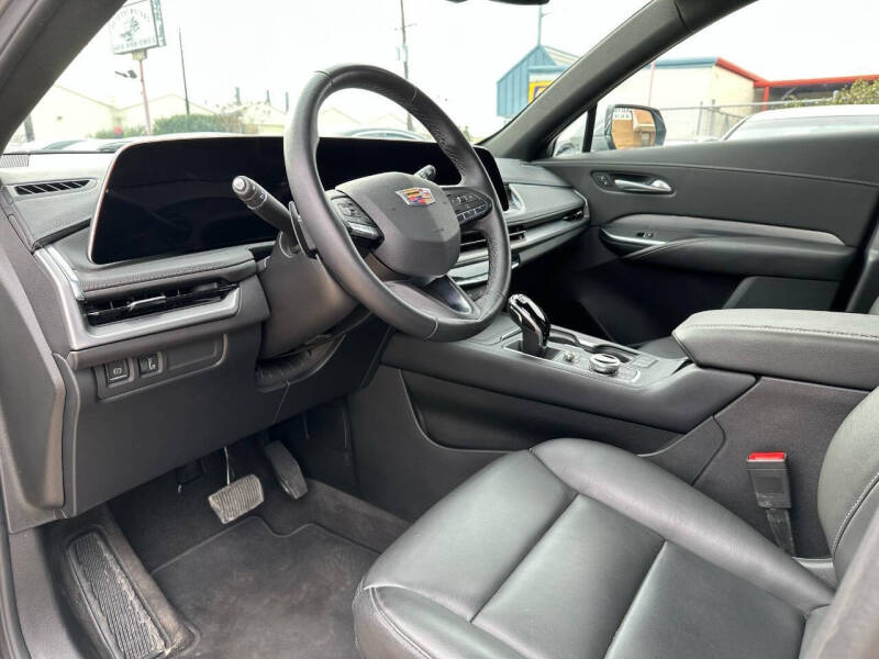 2025 Cadillac XT4 Premium Luxury