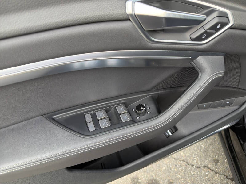 2019 Audi e-tron quattro Premium Plus