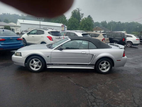2004 Ford Mustang Deluxe
