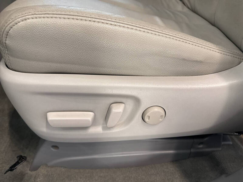 2012 Toyota Sienna LE 8-Passenger