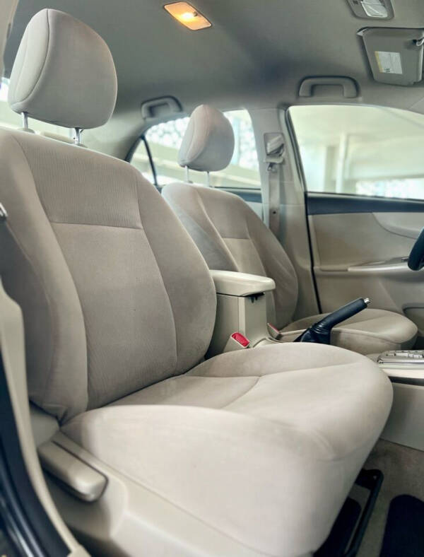 2011 Toyota Corolla LE