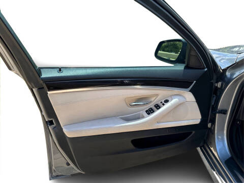 2012 BMW 5 Series 528i