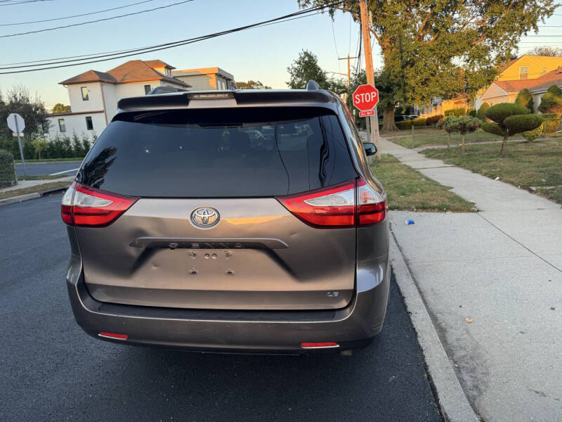 2019 Toyota Sienna LE 8-Passenger