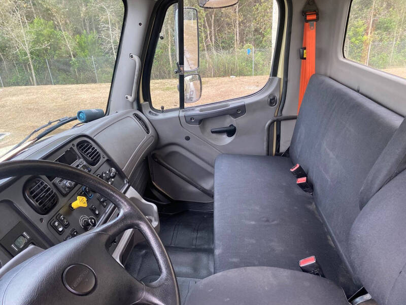 2018 Freightliner M2 106