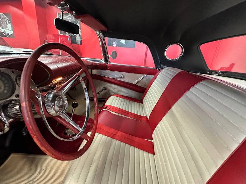 1957 Ford Thunderbird