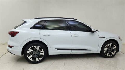 2022 Audi e-tron quattro Premium