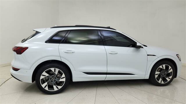 2022 Audi e-tron quattro Premium