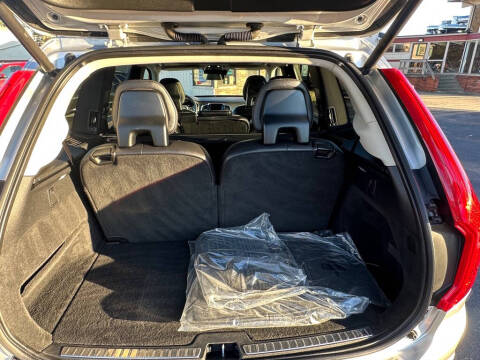 2016 Volvo XC90 T6 Momentum