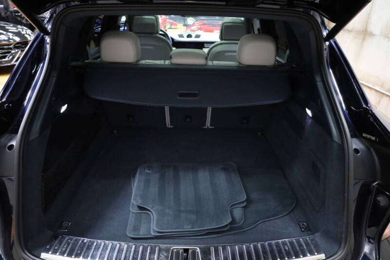 2023 Porsche Cayenne Platinum Edition