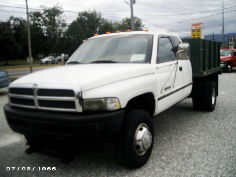 1995 Dodge Ram Pickup 3500 for sale at RAY'S AUTO SALES INC in Jacksboro TN