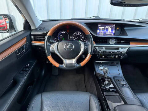 2015 Lexus ES 300h