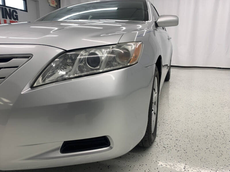 2009 Toyota Camry LE photo 46