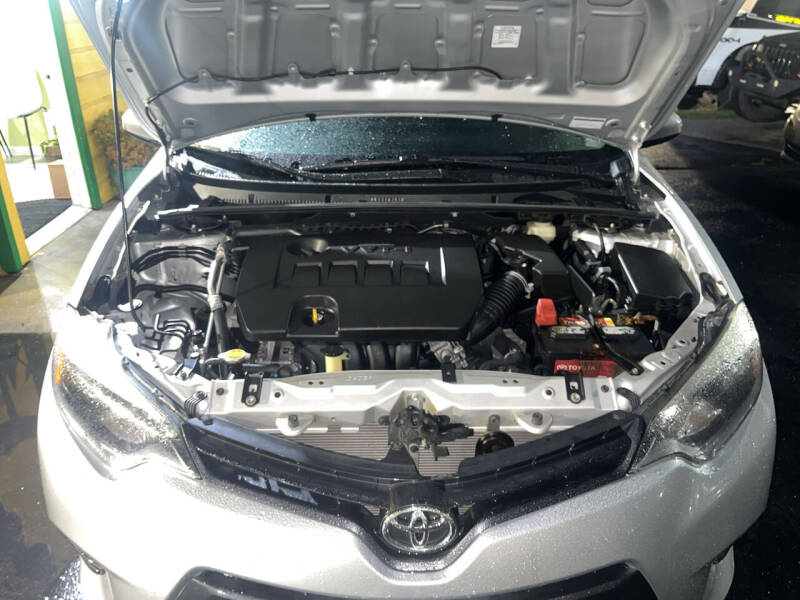 2015 Toyota Corolla LE photo 16