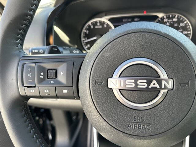 2025 Nissan Pathfinder SV