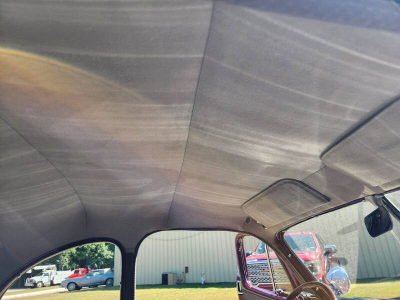 1947 Ford Super Deluxe