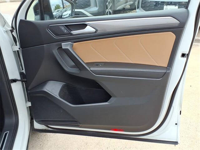 2023 Volkswagen Tiguan SE R-Line Black