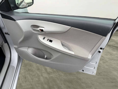 2011 Toyota Corolla LE