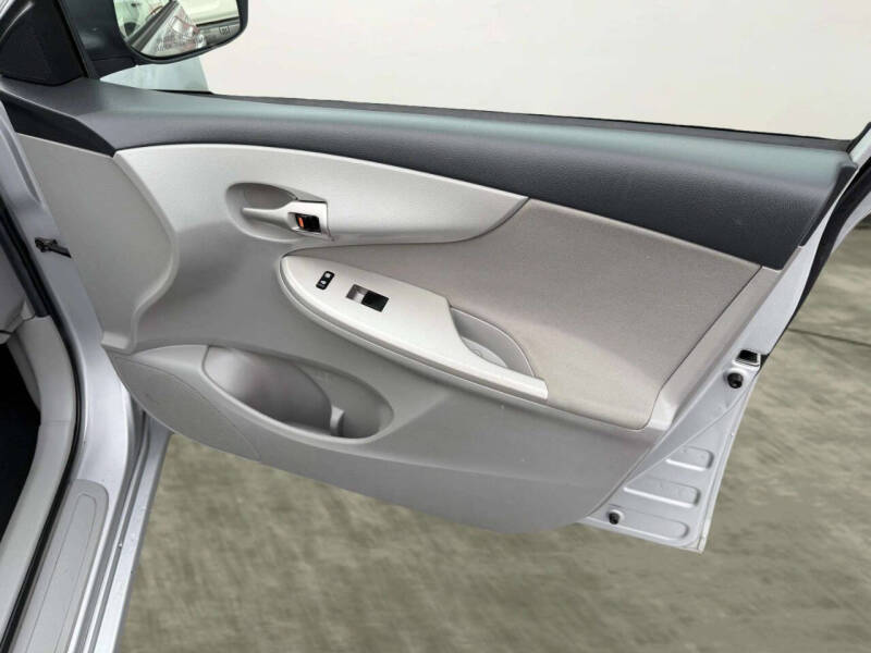 2011 Toyota Corolla LE