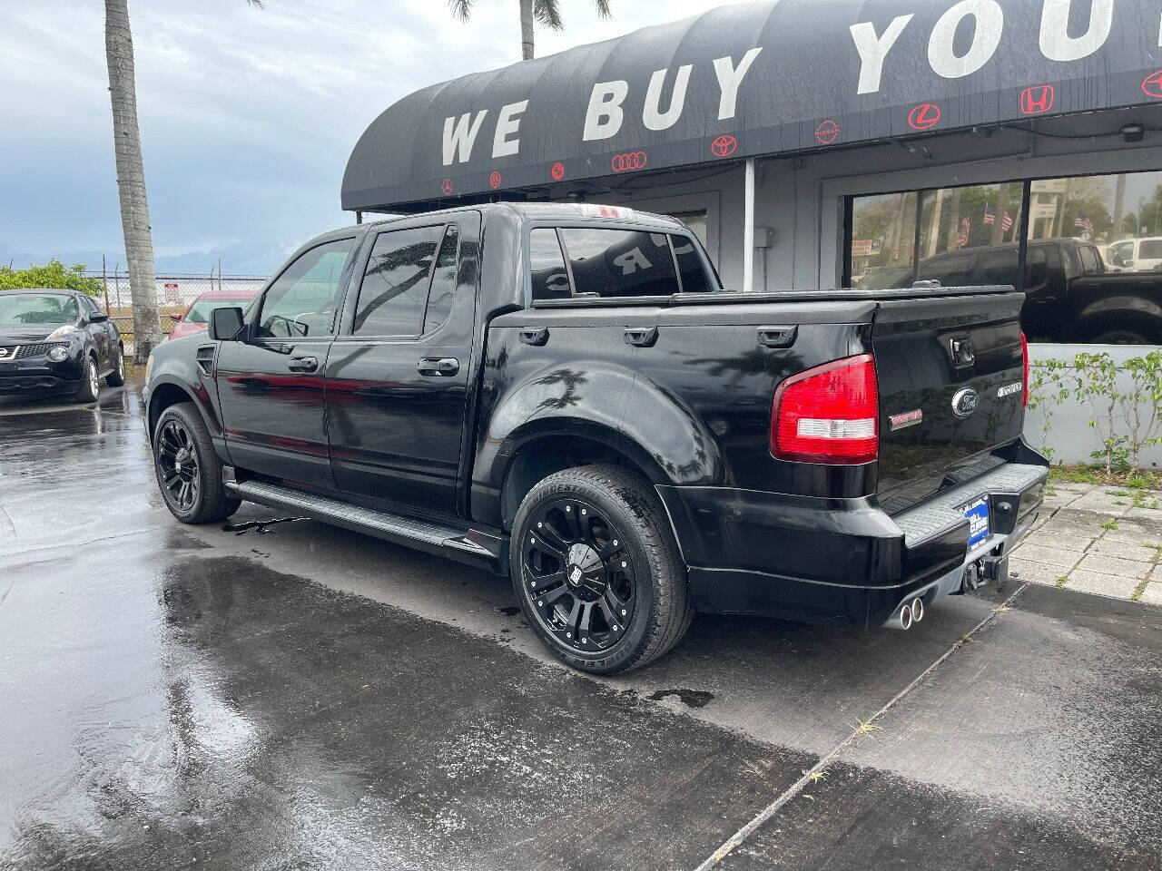 2010 Ford Explorer Sport Trac  - $17,900
