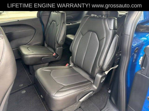 2027 Chrysler Pacifica Select