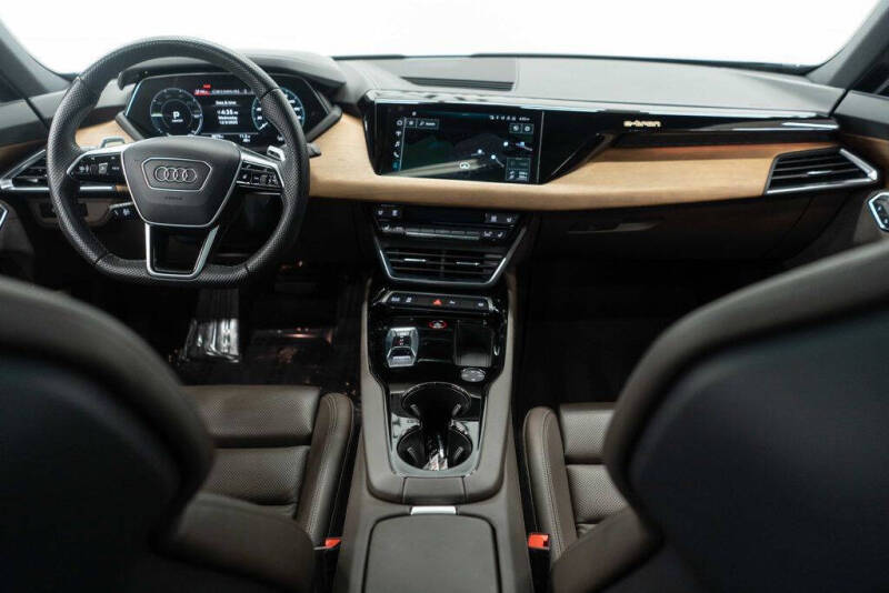 2023 Audi e-tron GT quattro Premium Plus