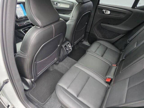 2024 Volvo XC40 B5 Plus Dark Theme